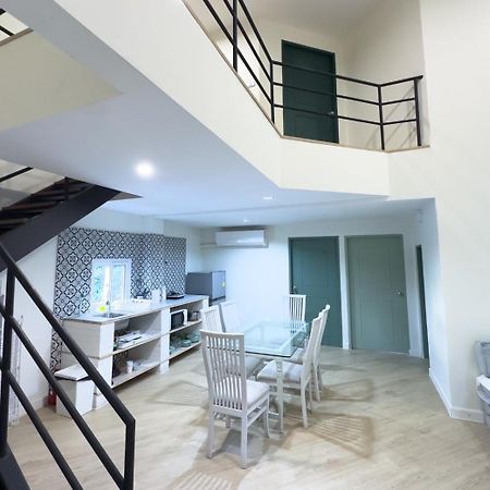 Baan Khun Pra Duplex Rm3 Bangkokアパートメント エクステリア 写真
